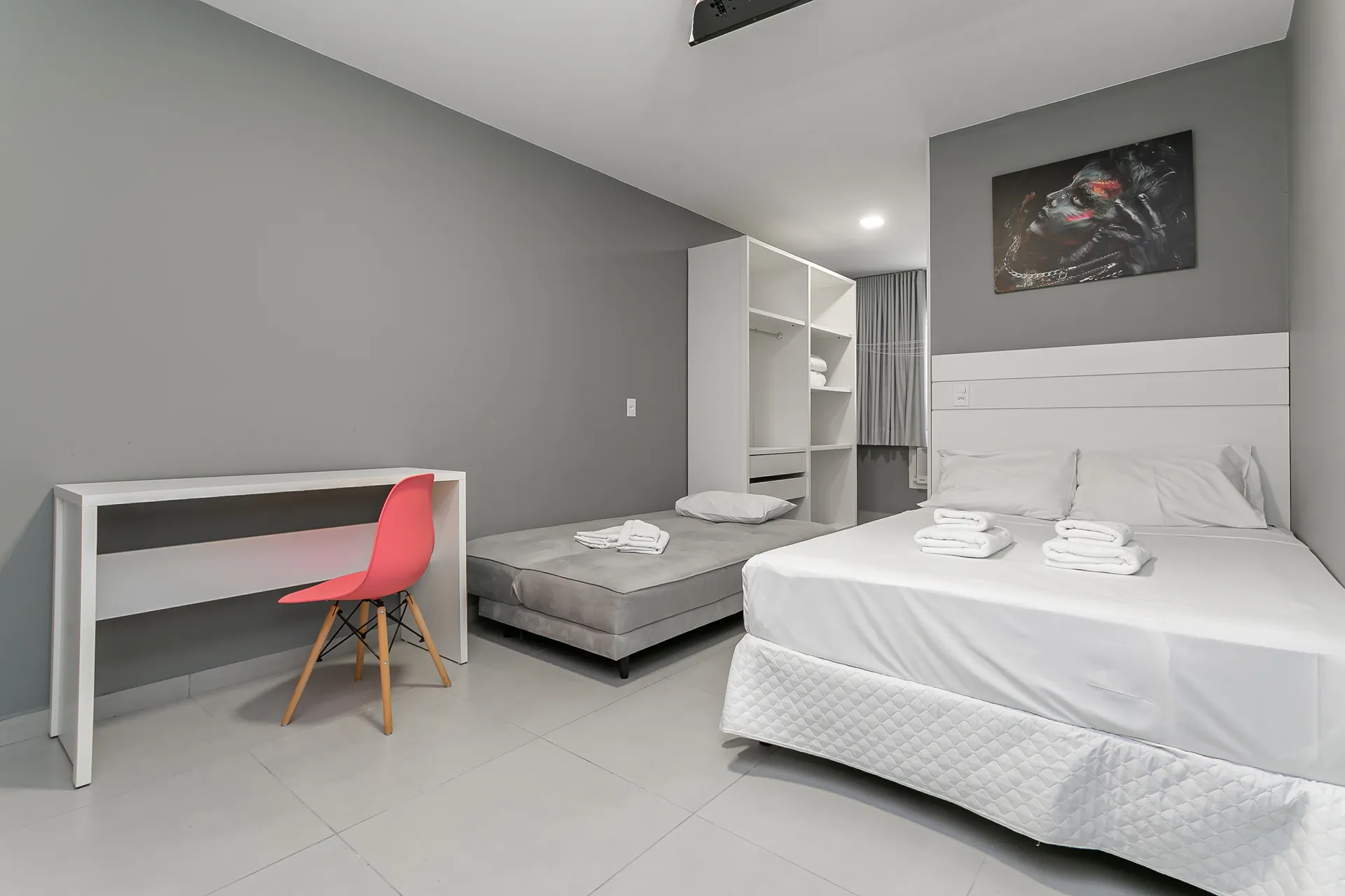 Furnished 35 m² studio with compact kitchenette — photo 4