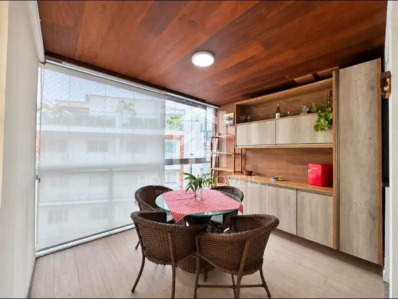 Панорамные окна и 3 спальни: квартира 150 м² — photo 11