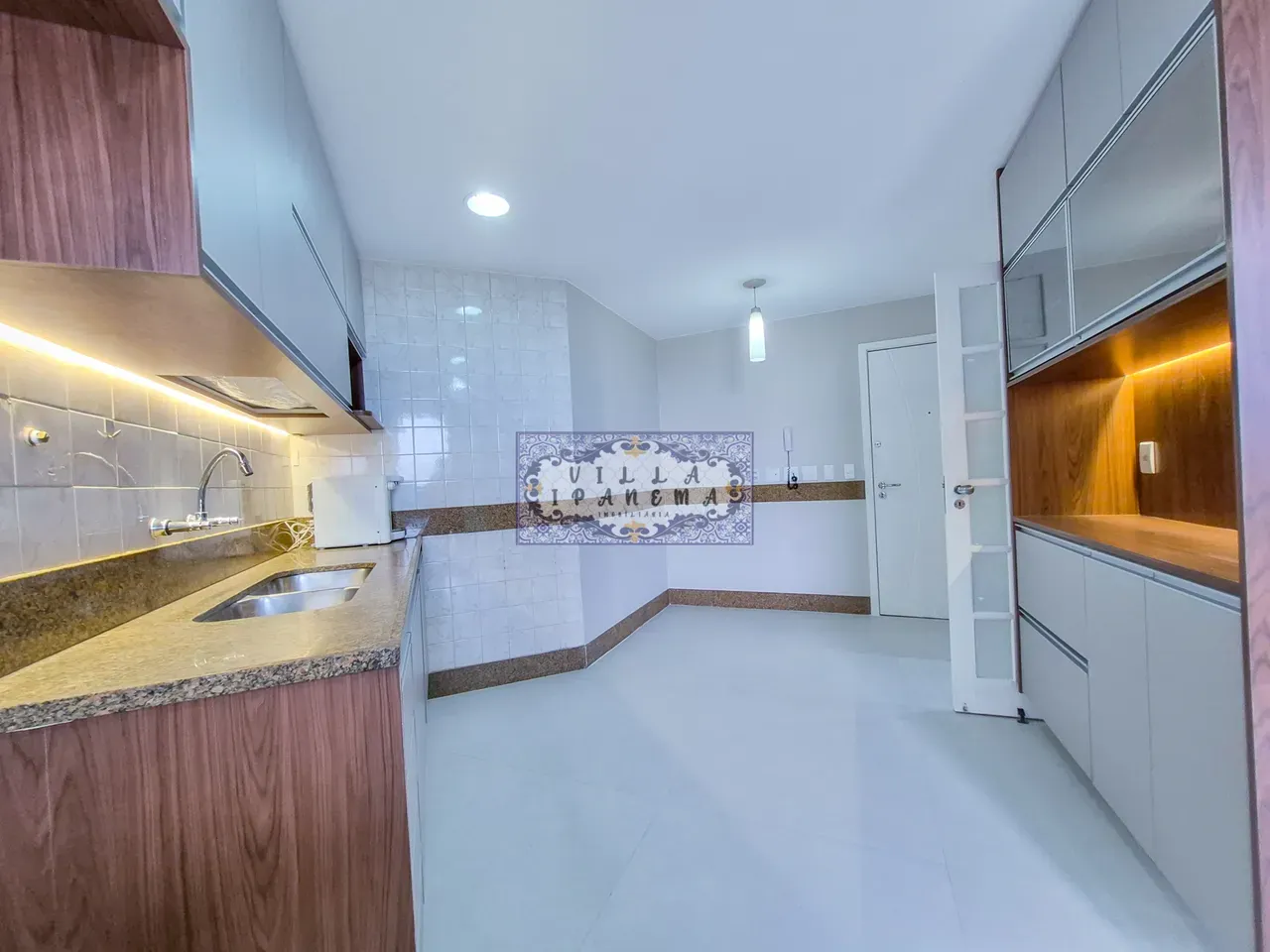 200 m² apartment with 3 en-suite bedrooms and private BBQ — photo 22