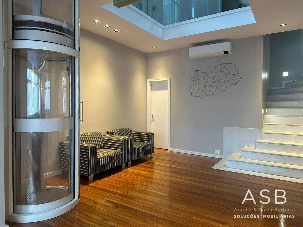 Furnished penthouse with 5 bedrooms and 8 bathrooms