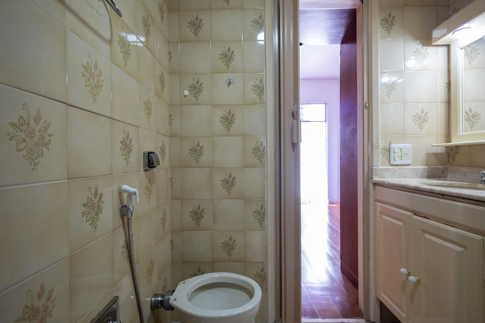77 m² apartment with a home office and a mountain view — photo 27