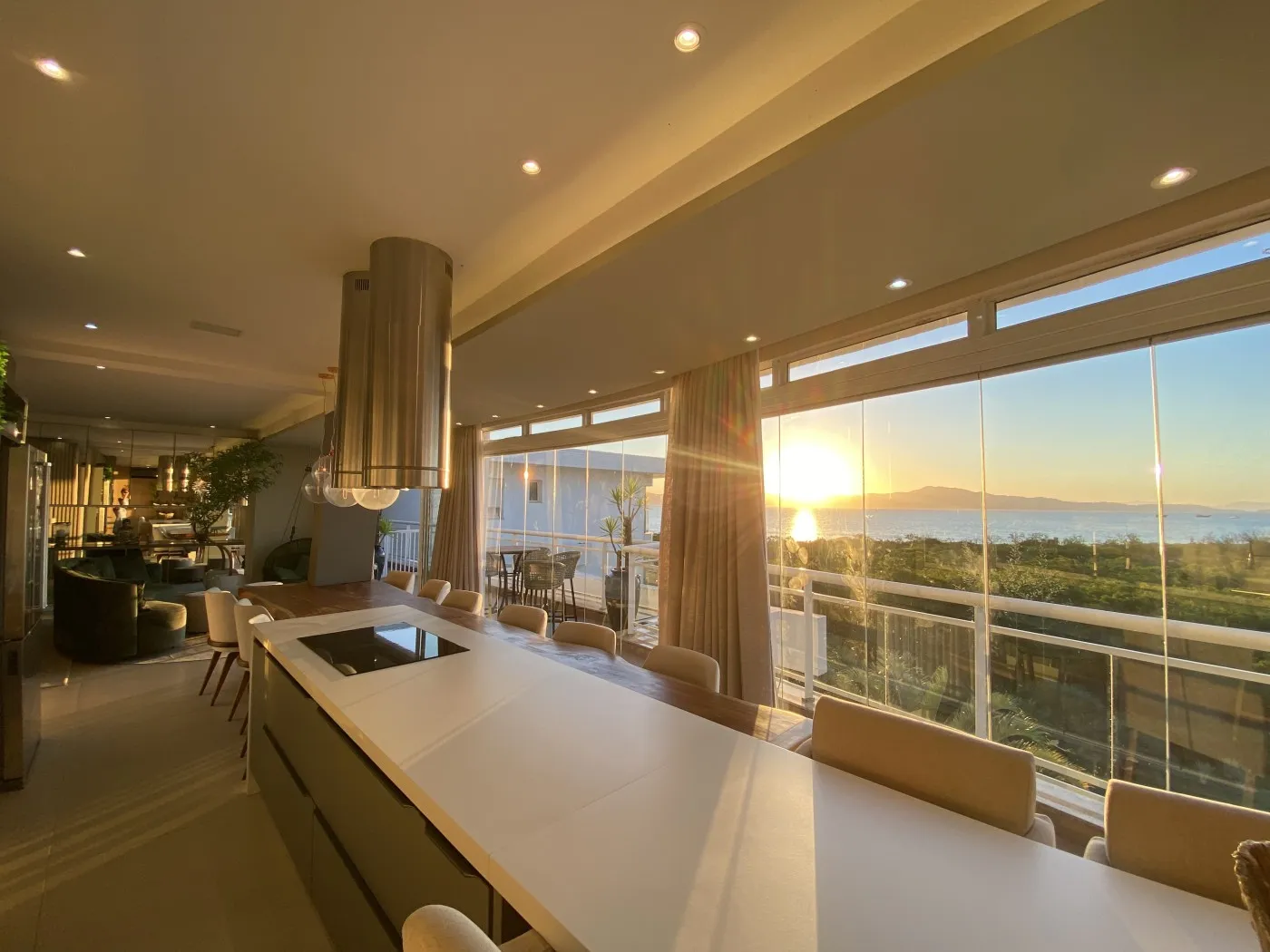 318 m² apartment with a bathtub and a water view — photo 18