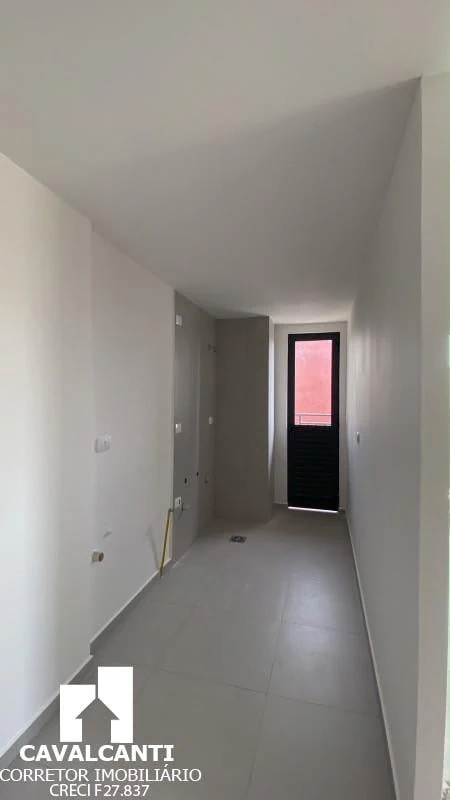 Glass-enclosed balcony in a 2-bedroom apartment, 99 m² — photo 19