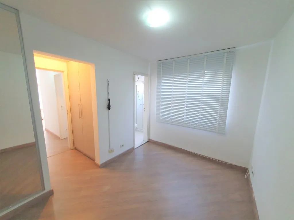 Apartamento de 2 quartos com cozinha fechada e fogão a gás — photo 7