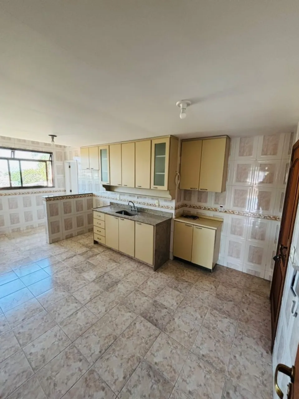 Apartment with 3 bedrooms and 1 bathroom — photo 4