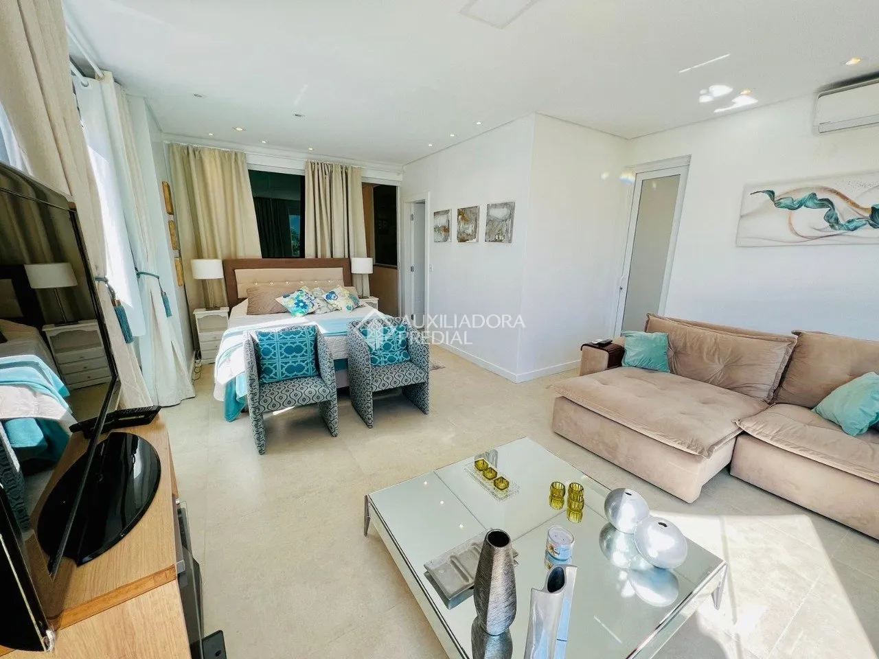 House with 6 bedrooms and an open kitchen with gas stove — photo 27