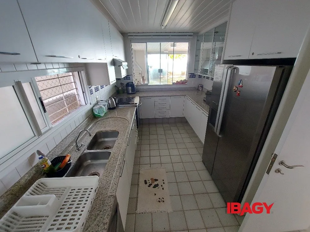 Меблированный дом 518 м² с 5 спальнями и 4 суитами — photo 11