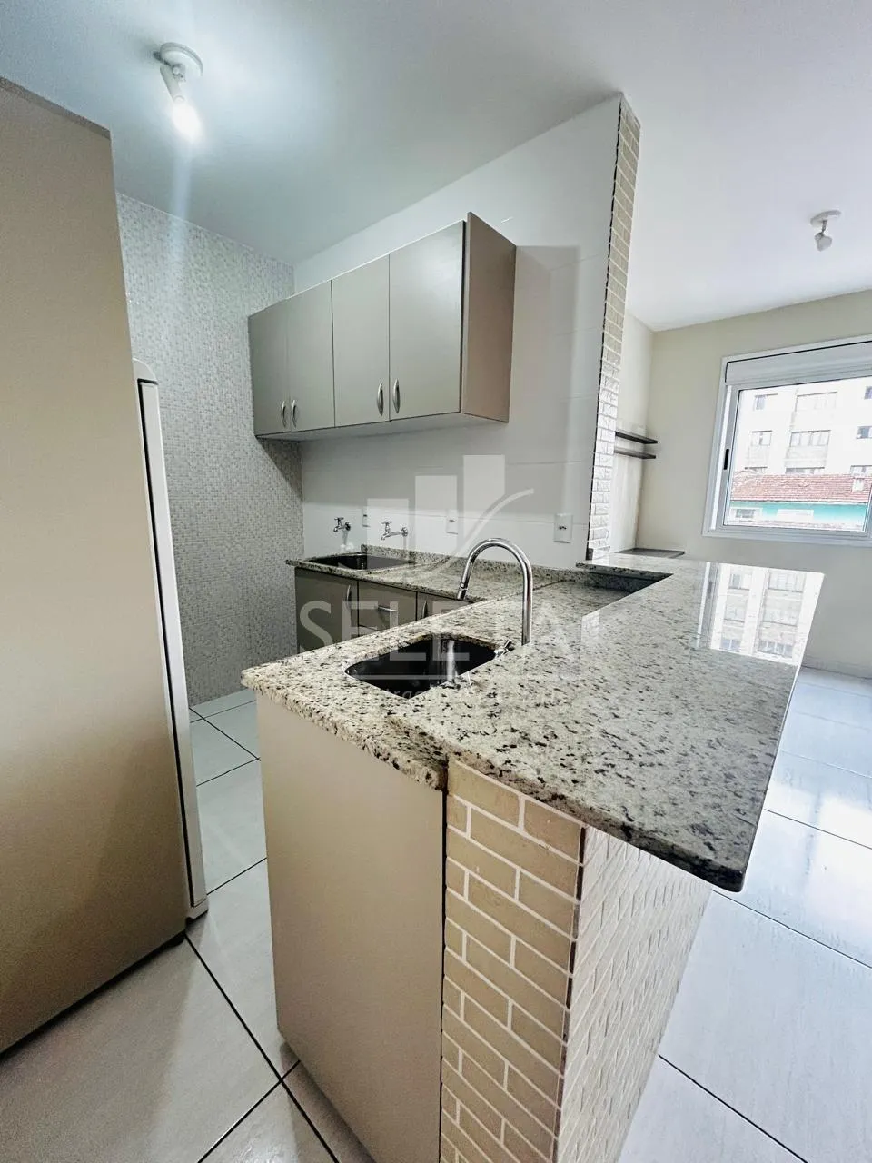 Furnished 1-bedroom apartment with parking and open kitchen — photo 2