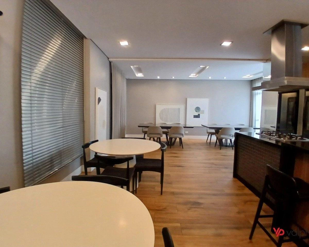2-bedroom apartment in a building with a gym — photo 42