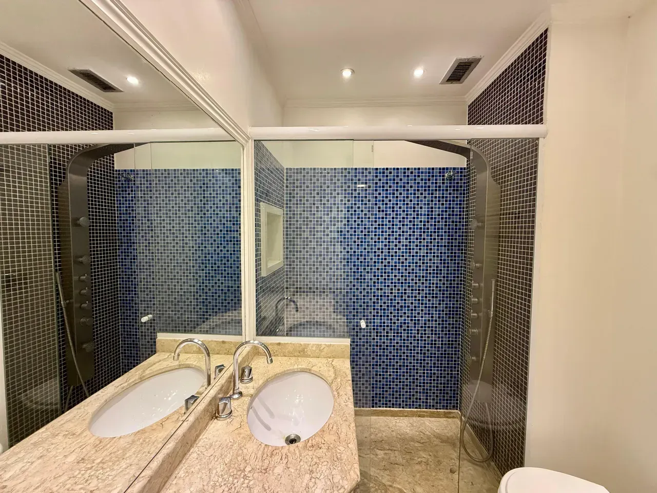 Furnished 96 m² apartment with 2 bedrooms and 3 bathrooms — photo 9