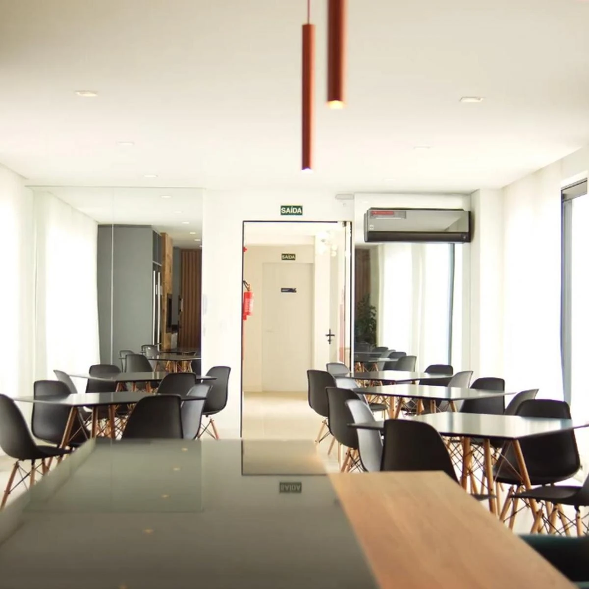 One-bedroom apartment in a building with a gym — photo 21
