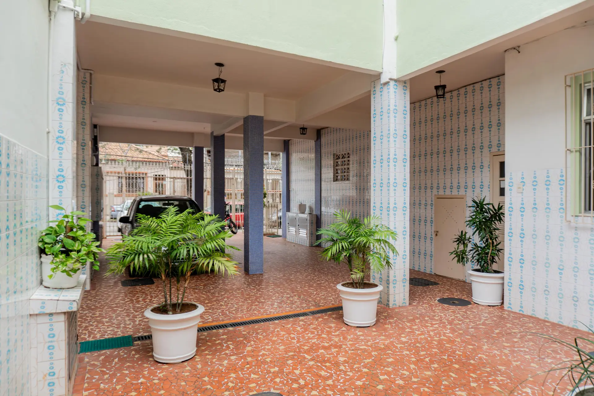 Apartment with 2 bedrooms and a balcony — photo 28
