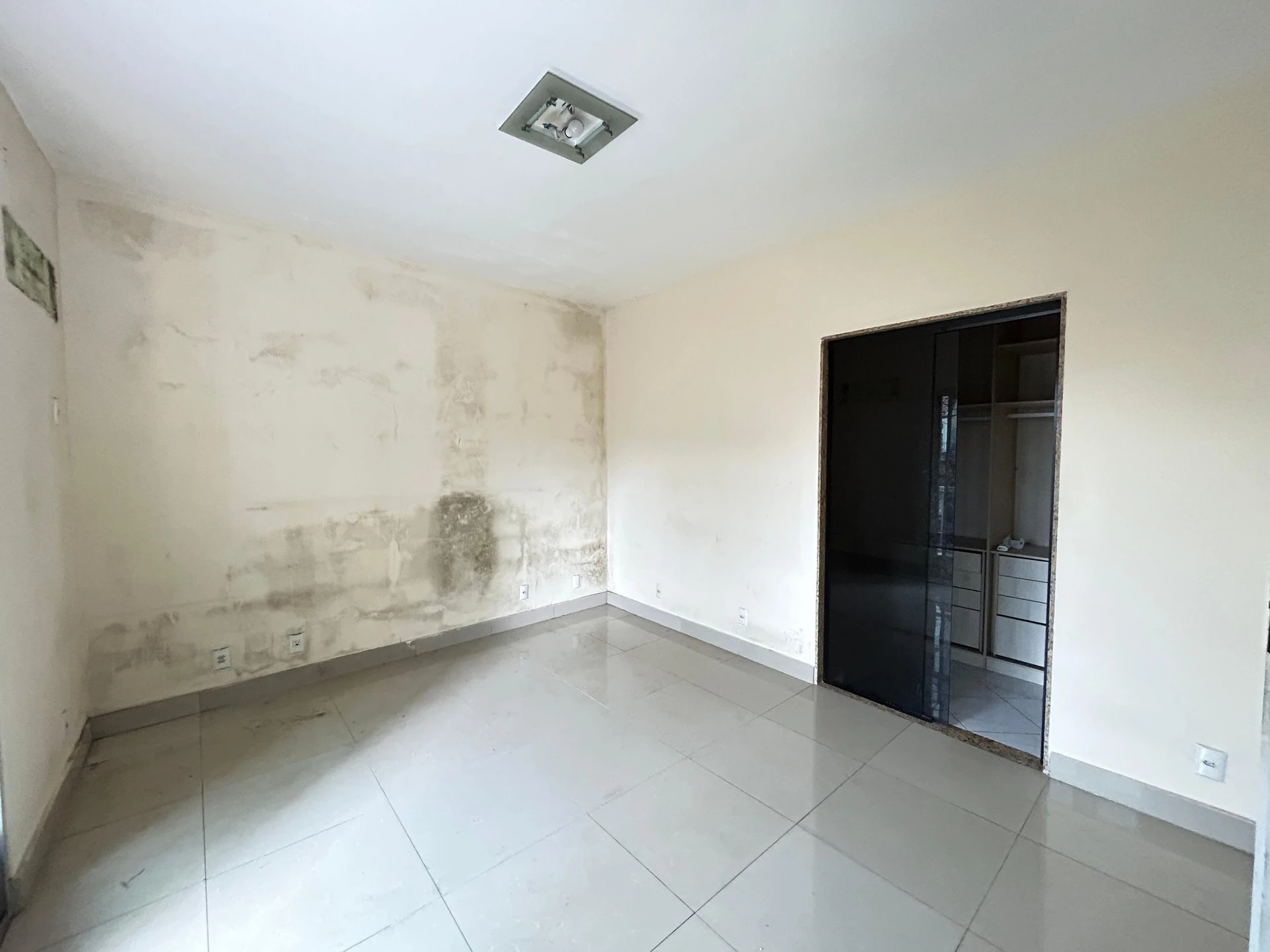 House, 300 m², with a walk-in closet — photo 53