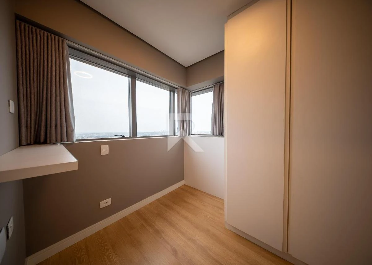 Floor-to-ceiling windows in a 2-bedroom apartment, 109 m² — photo 7