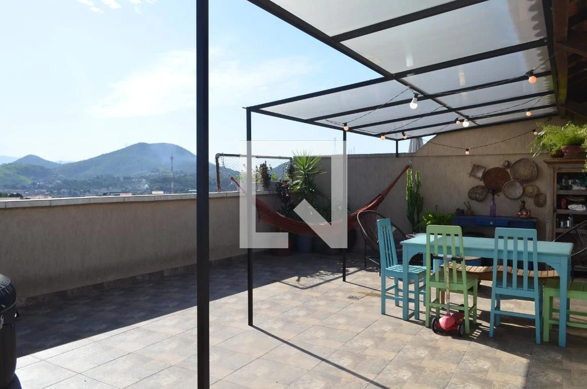 3-bedroom apartment in a building with a pool — photo 30