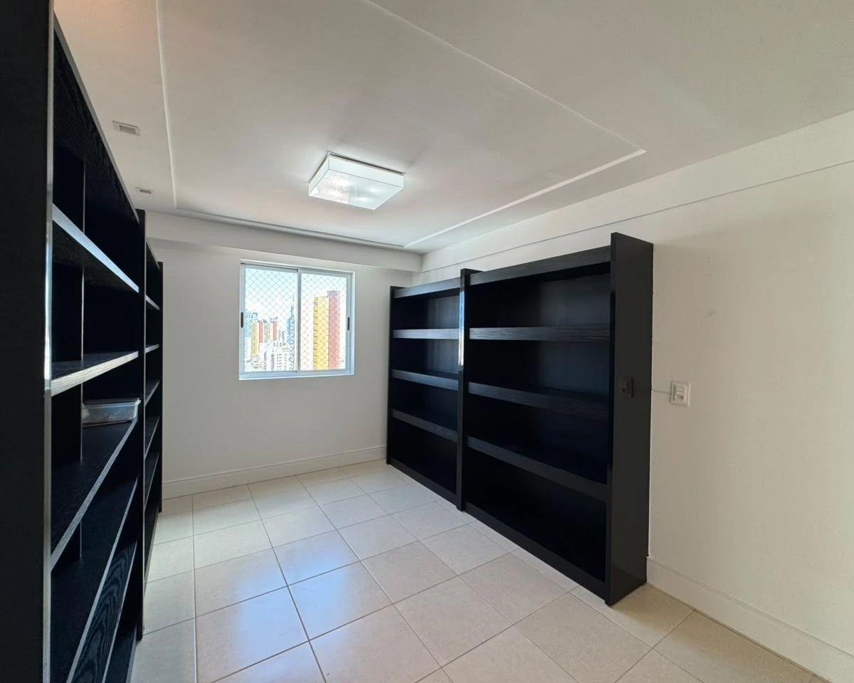 142 m² apartment with a water view and a home office — photo 17