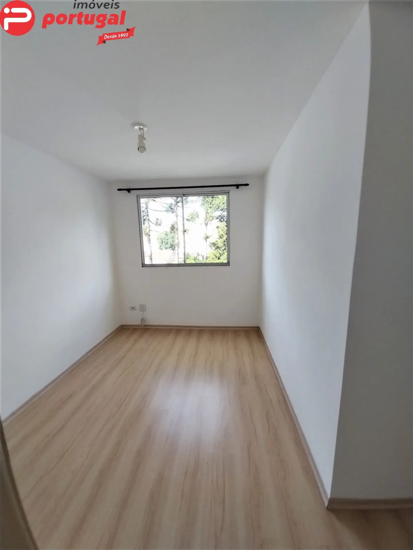 Apartamento com piso de madeira ou laminado, Portão — photo 28