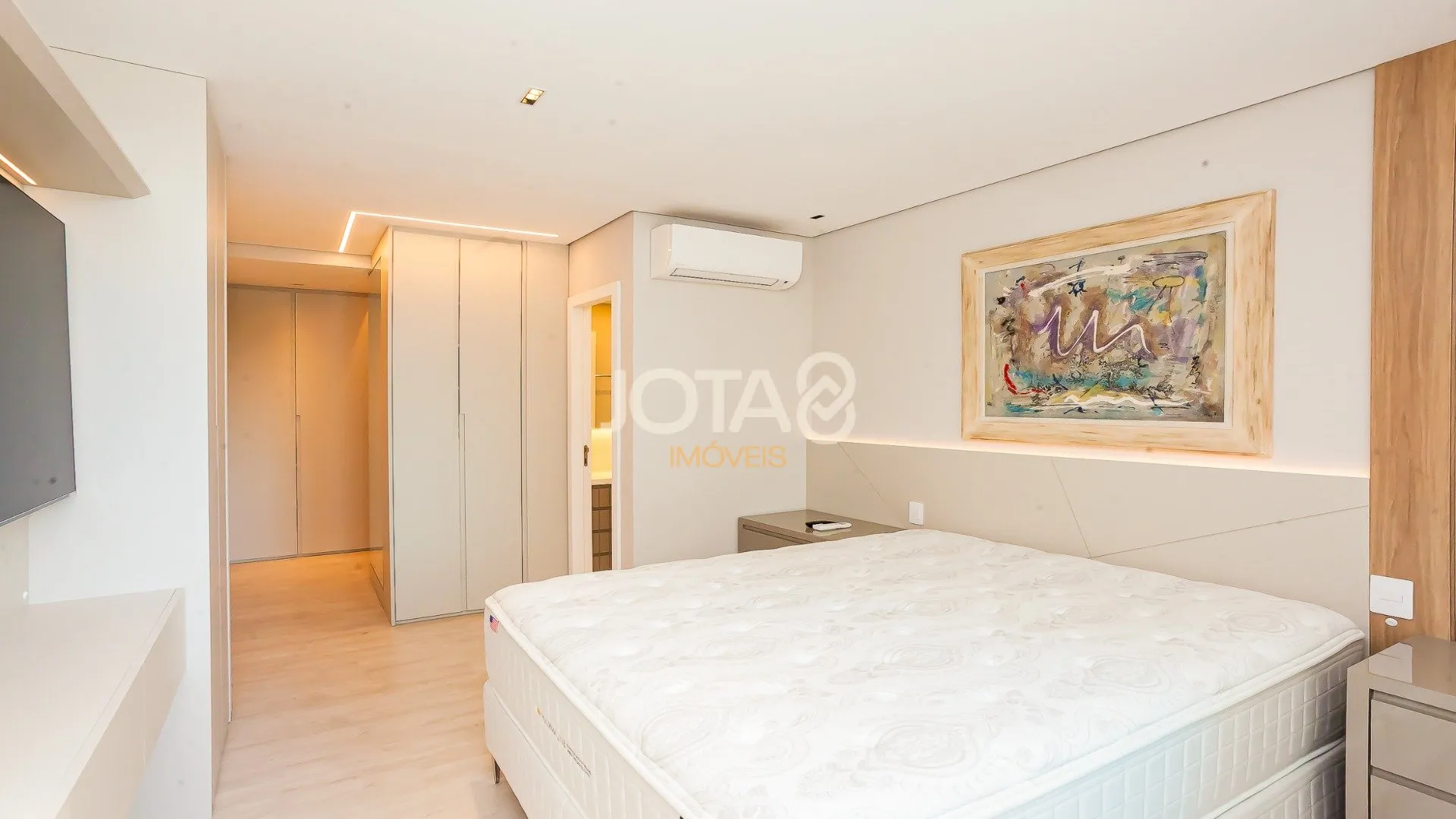 199 m² apartment with 2 bedrooms and a suite, 2 parking — photo 37