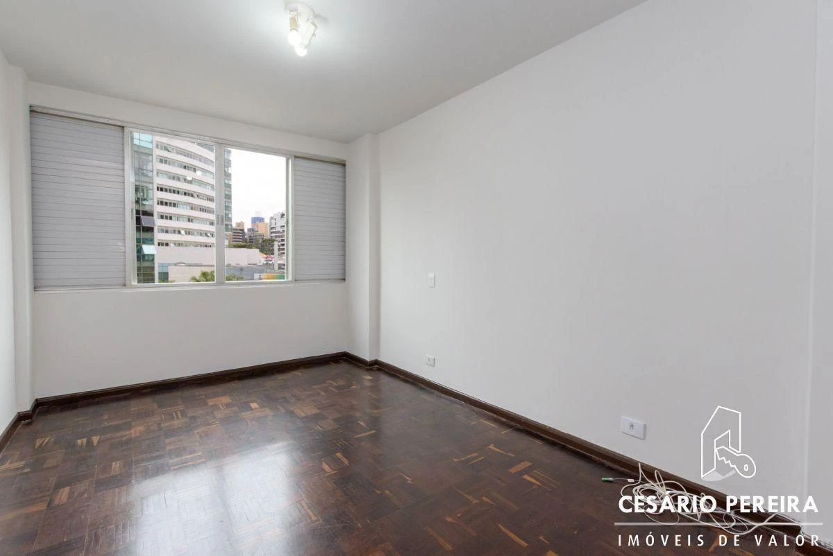 Furnished apartment, 215 m², with a bathtub — photo 17