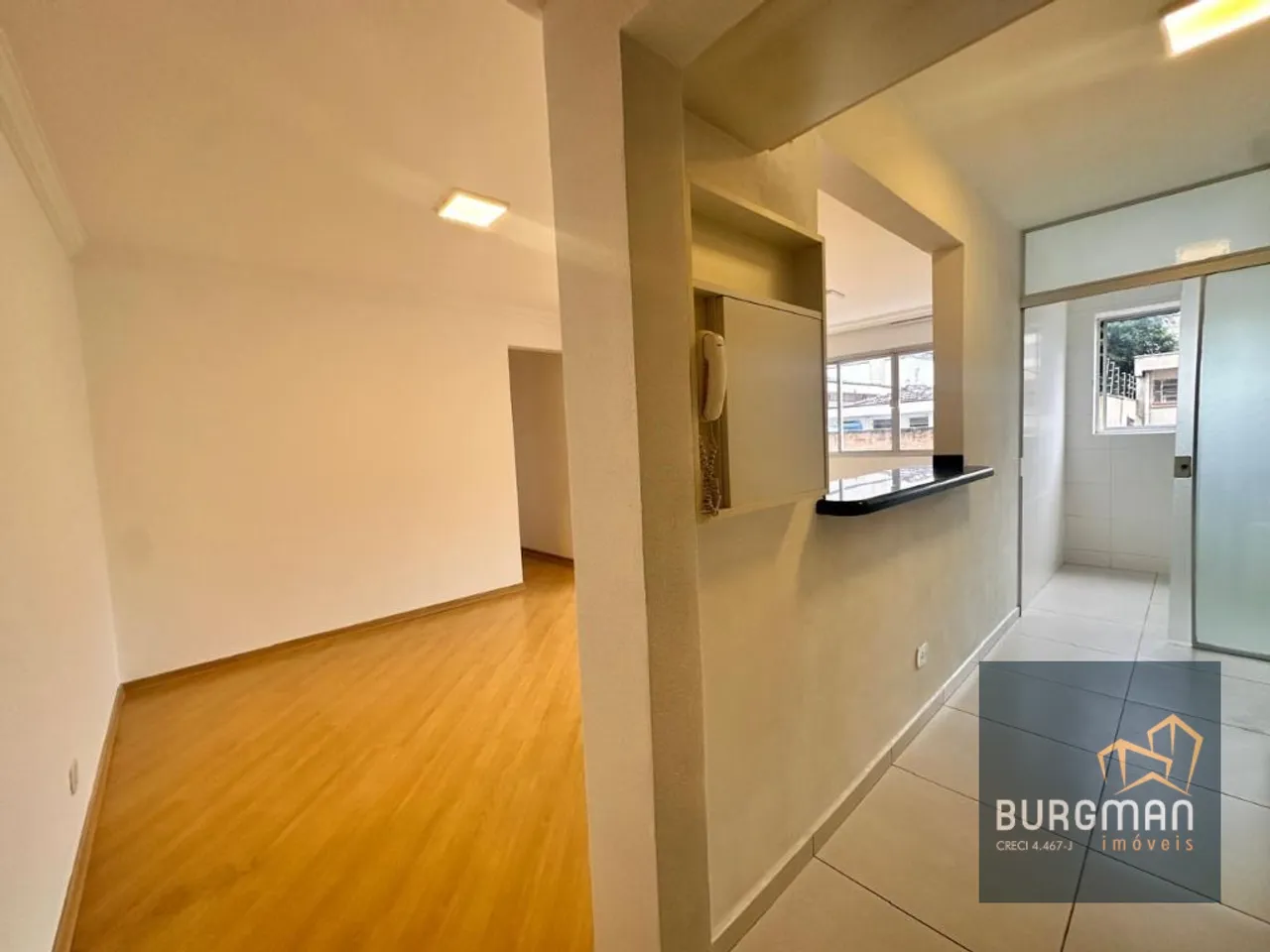2-bedroom apartment with 1 bathroom and an open-plan kitchen — photo 4