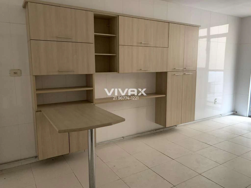 Unfurnished house with built-in wardrobes and 5 bedrooms — photo 7