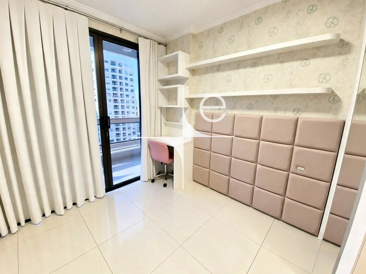 Apartamento de 4 quartos com janelas do piso ao teto, Centro — photo 16
