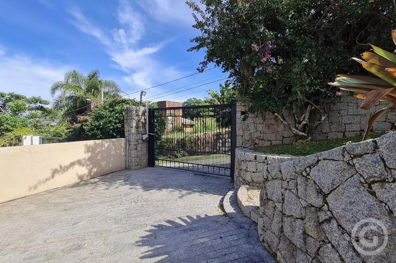 Detached house with 5 en-suite bedrooms and private BBQ — photo 8