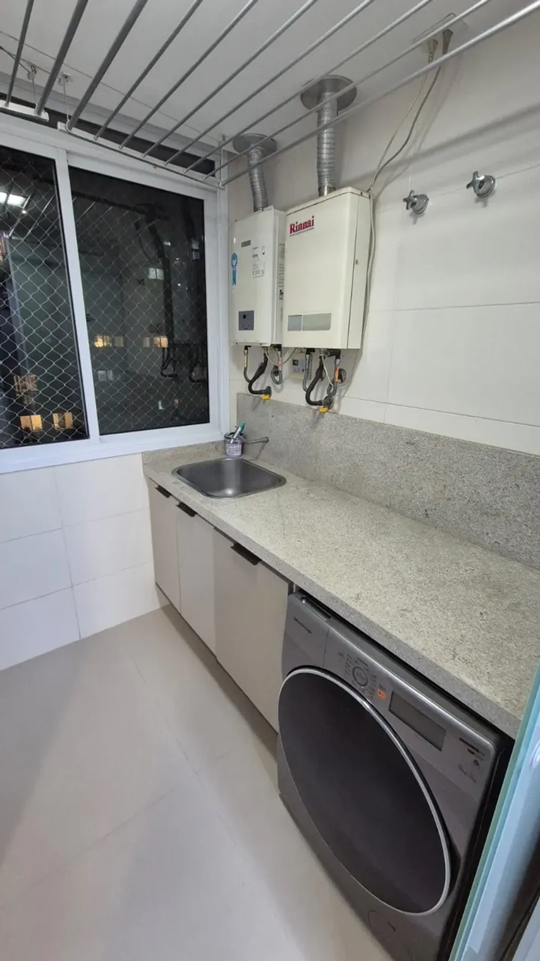 Apartment with 3 bedrooms and modern open-plan kitchen — photo 30