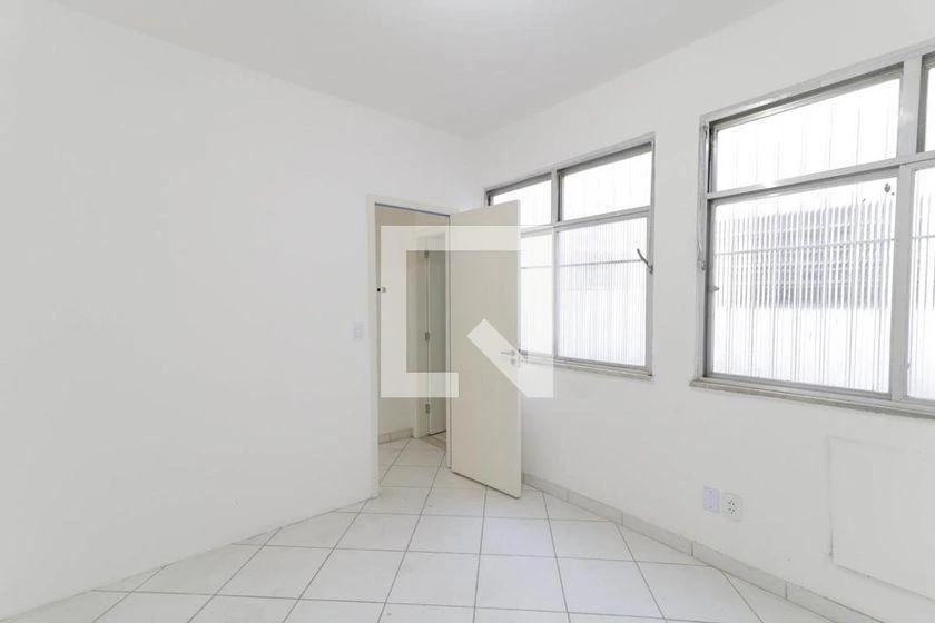 1-bedroom apartment with a glass shower enclosure — photo 18