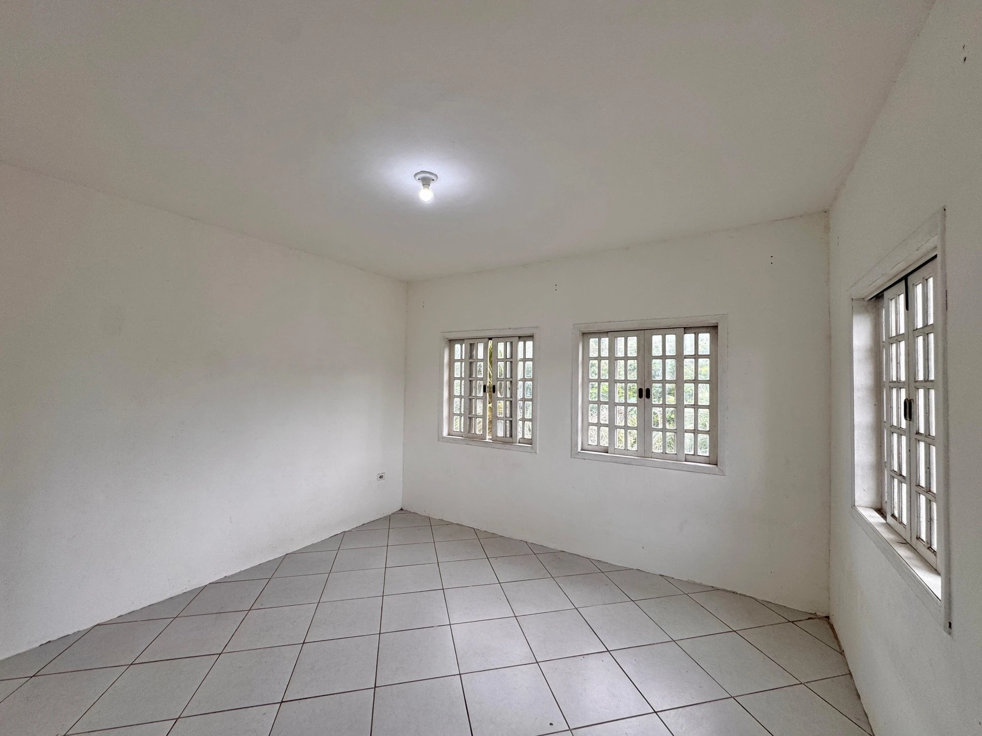 2-bedroom house with 1 bathroom no parking — photo 15
