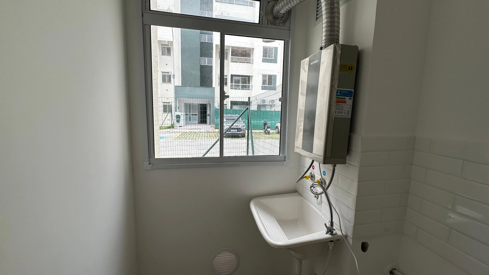 2-bedroom apartment with separate kitchen and pets allowed — photo 14