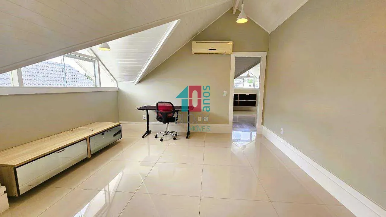 4-bedroom apartment with private garden and 364 m² — photo 35