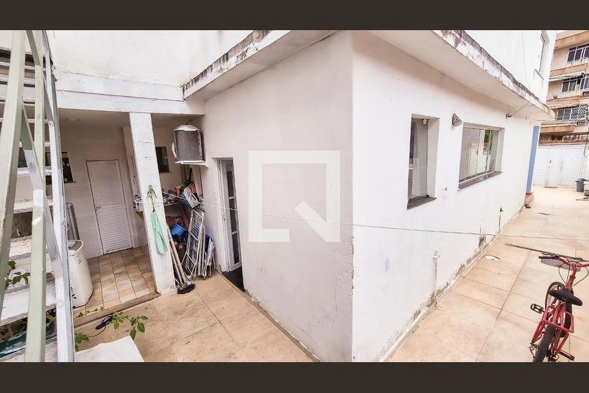 Мебльований будинок 600 м² з 5 спальнями та 3 ванними — photo 36