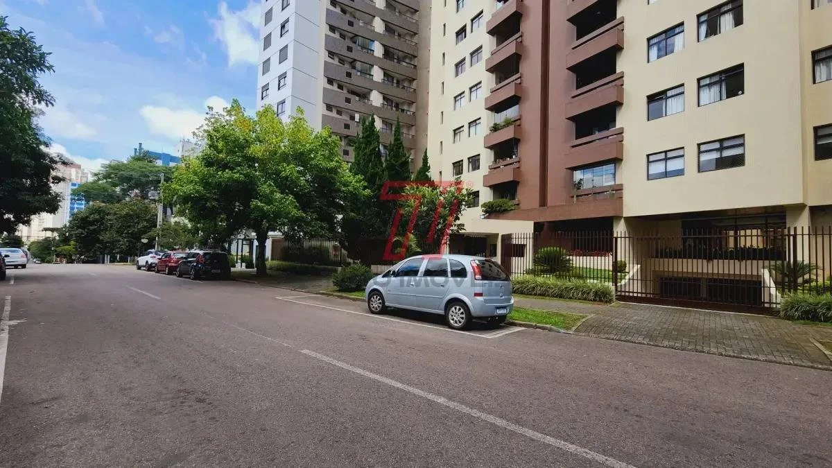 3-bedroom apartment with a bathtub in Curitiba — photo 8
