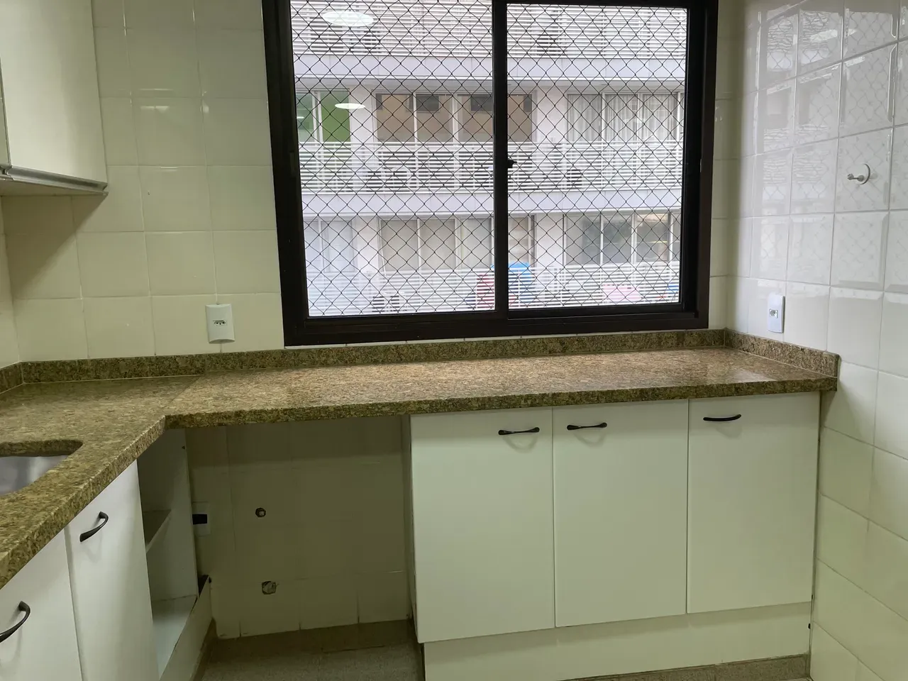 3-bedroom apartment in a building with a pool — photo 14