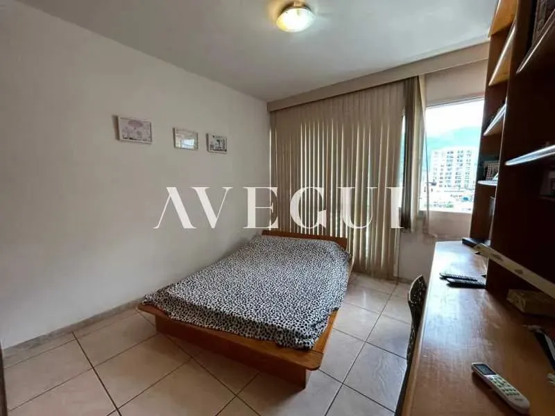 Furnished 4-bedroom apartment with a gas stove kitchen — photo 4