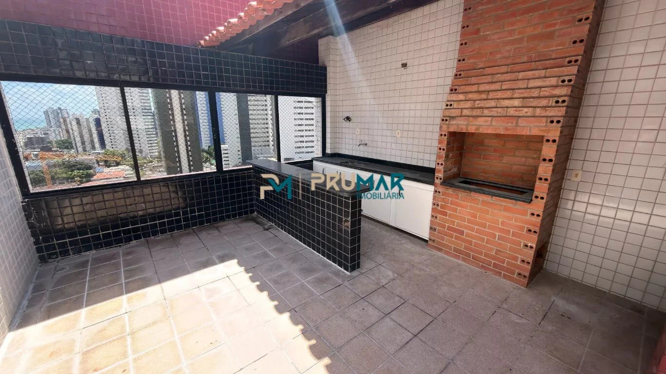 Balcony with a grill in a 4-bedroom apartment, 222 m² — photo 19