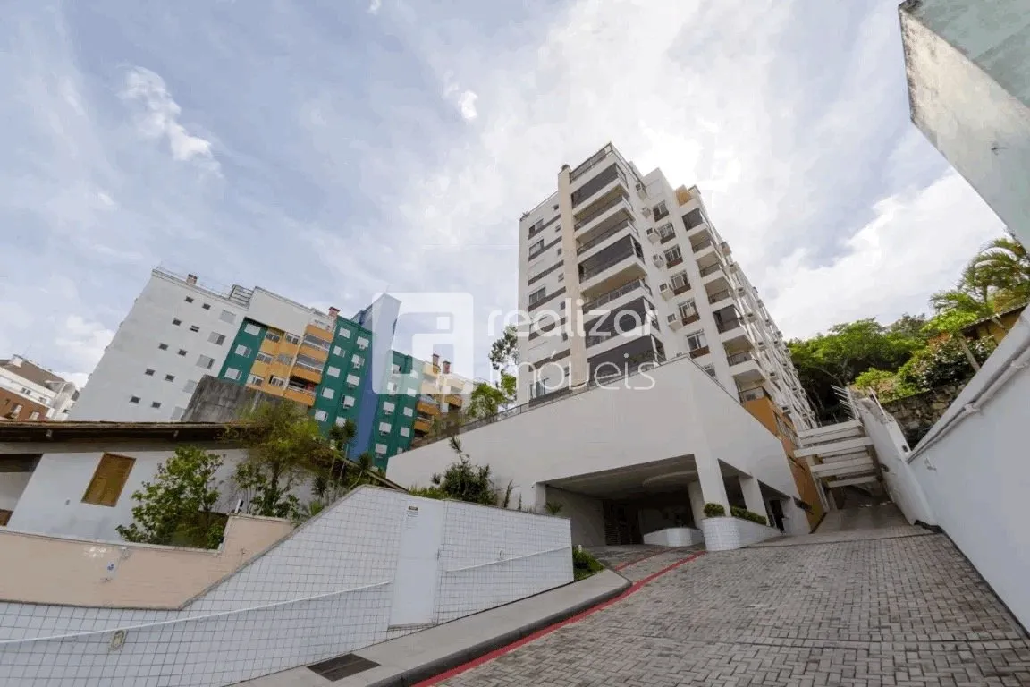Квартира з 2 спальнями та балконом, 85 м²