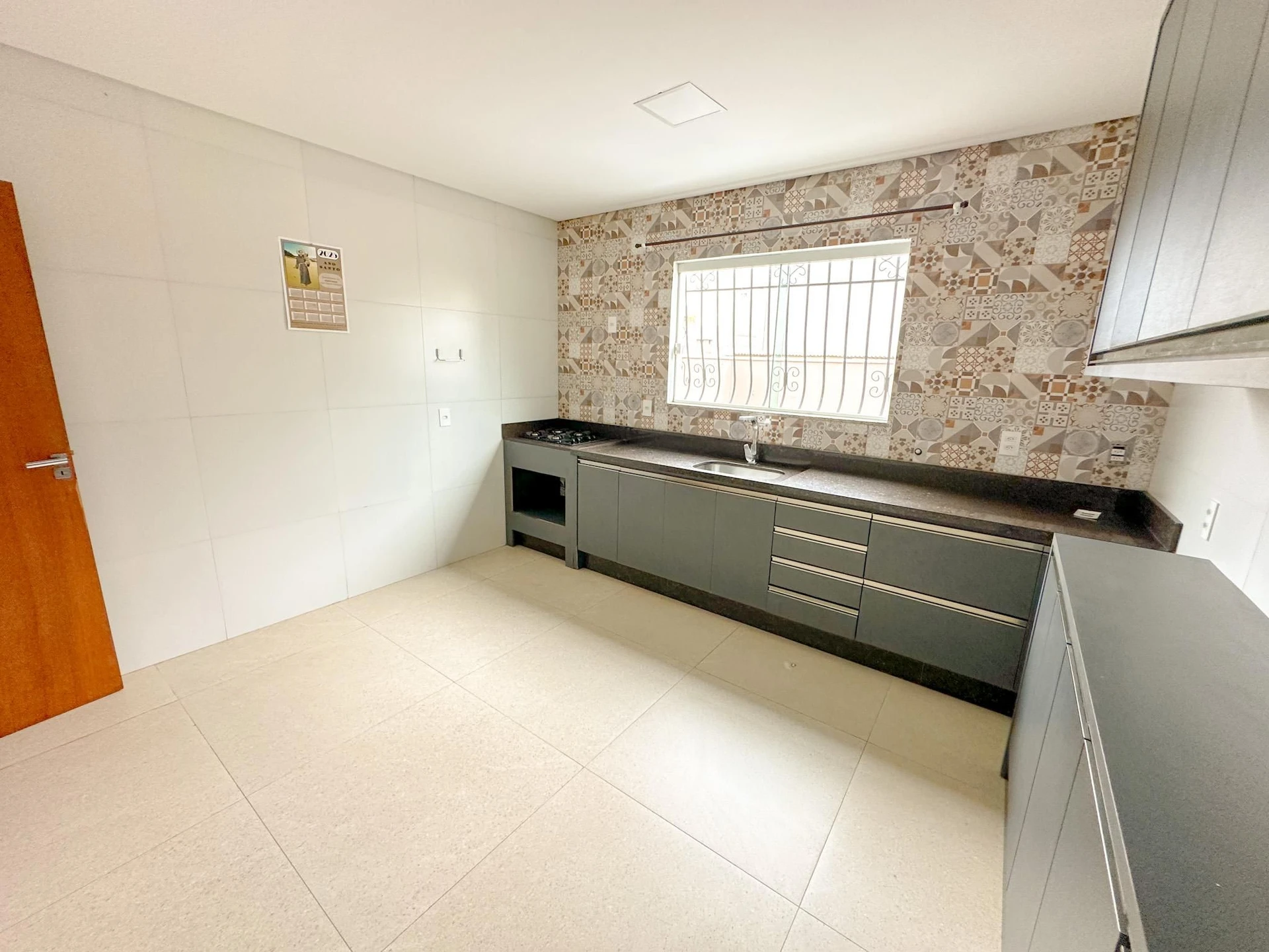 Garden in a 4-bedroom house, 194 m² — photo 6