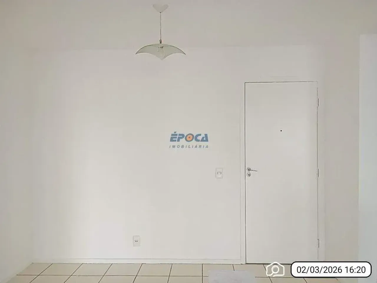 2-bedroom apartment with 1 bathroom and glass shower — photo 4