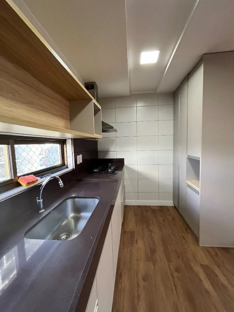 4-bedroom apartment with a walk-in closet — photo 2