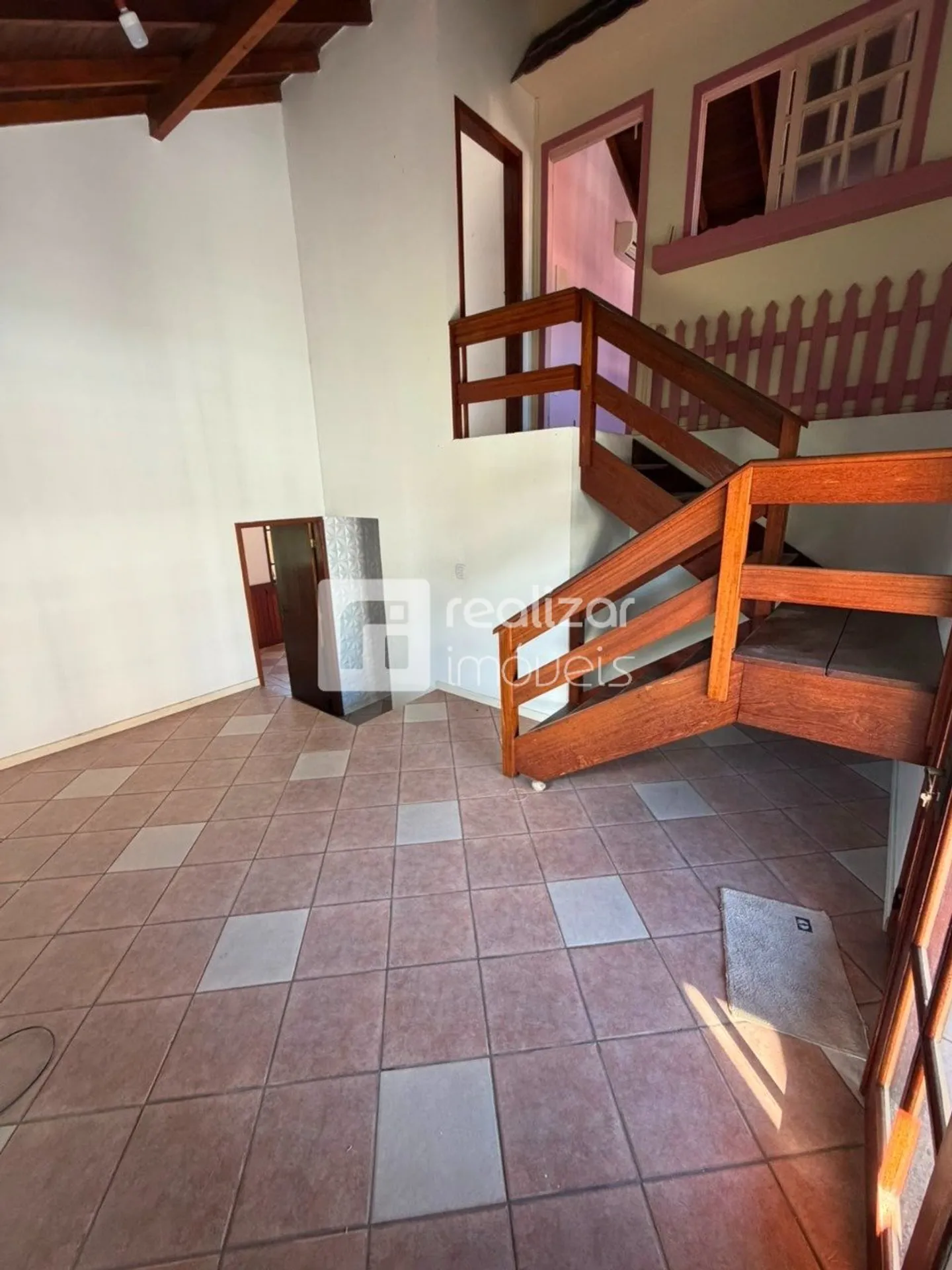House with 5 bedrooms and a private garden — photo 27