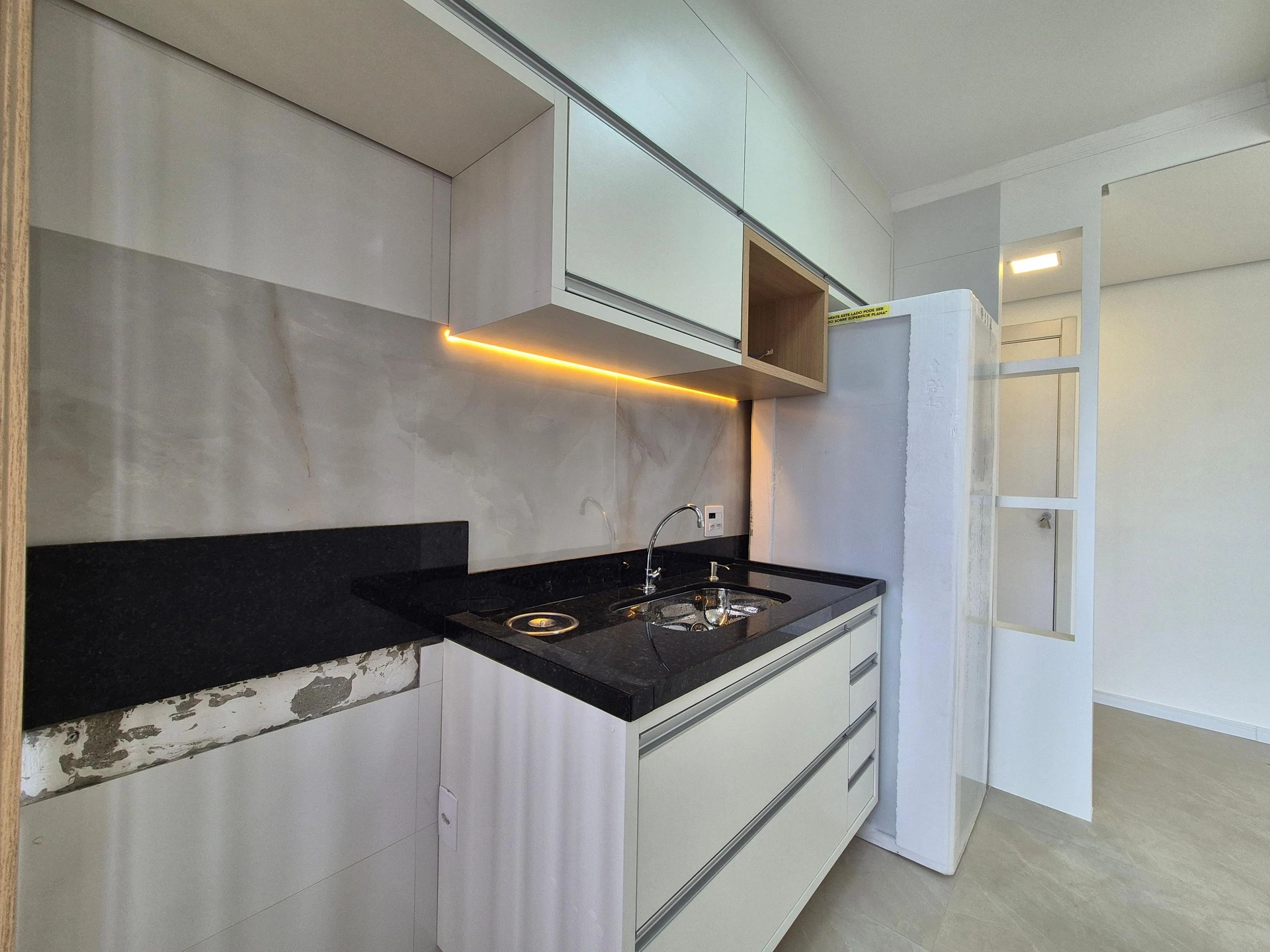 2-bedroom apartment in a building with a gym — photo 8