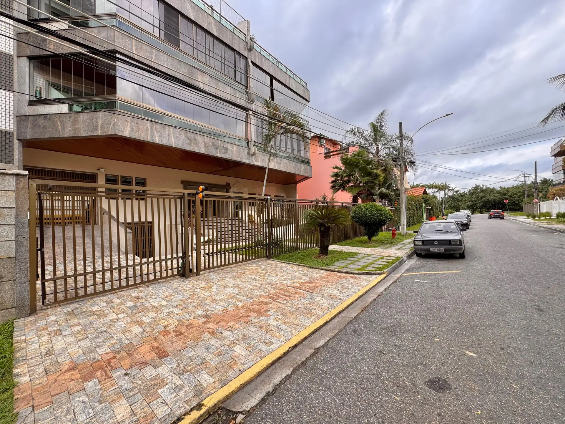 Unfurnished 3-bedroom apartment with enclosed balcony — photo 50