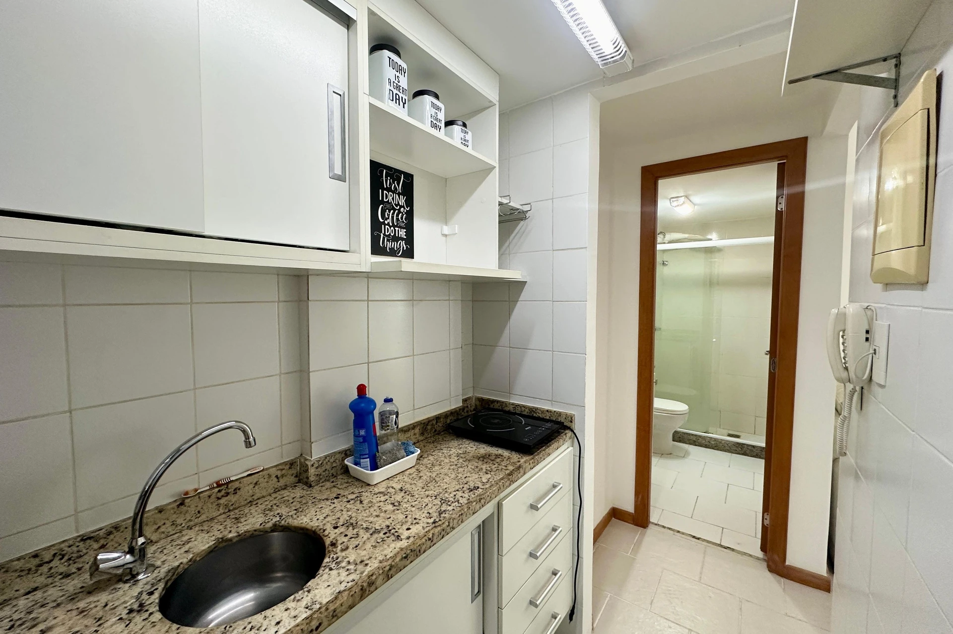 One-bedroom apartment in a building with a sauna — photo 9
