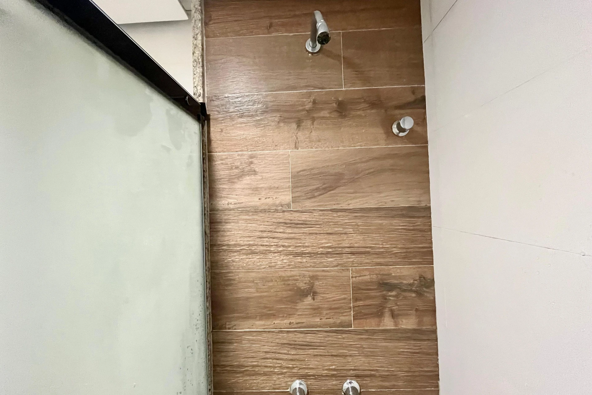Furnished 1-bedroom apartment with pet-friendly policy — photo 47