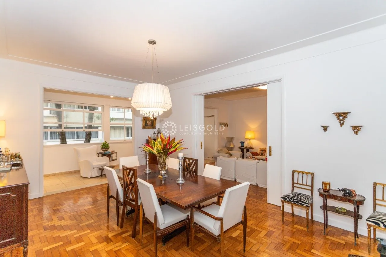 Home office in a 4-bedroom apartment, 220 m² — photo 10