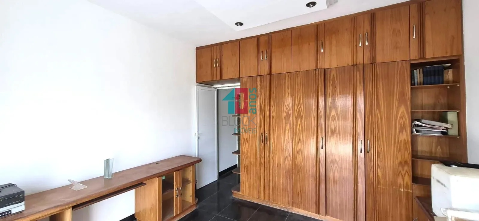 Apartamento com 4 quartos e cozinha separada — photo 29