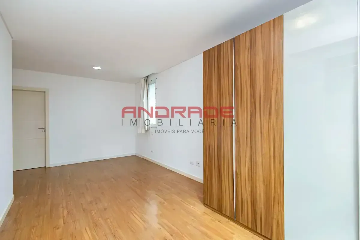 Apartment with 3 bedrooms and glass balcony — photo 48
