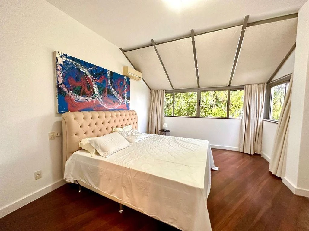 House with 5 bedrooms and 5 bathrooms — photo 45
